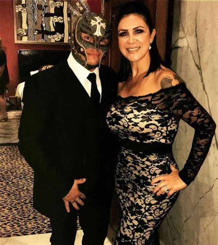 Rey Mysterio's Wife Height Revealed