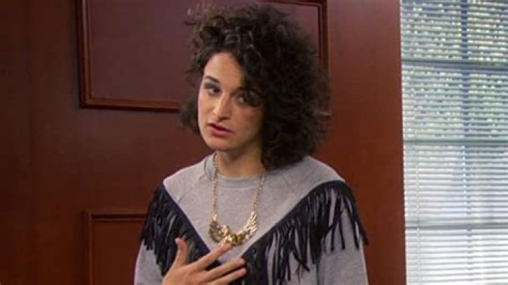 Uncover The Actress Behind The Eccentric Mona-Lisa Saperstein